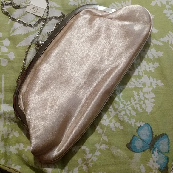 NWT gold evening bag with silver clasp - Picture 3 of 5